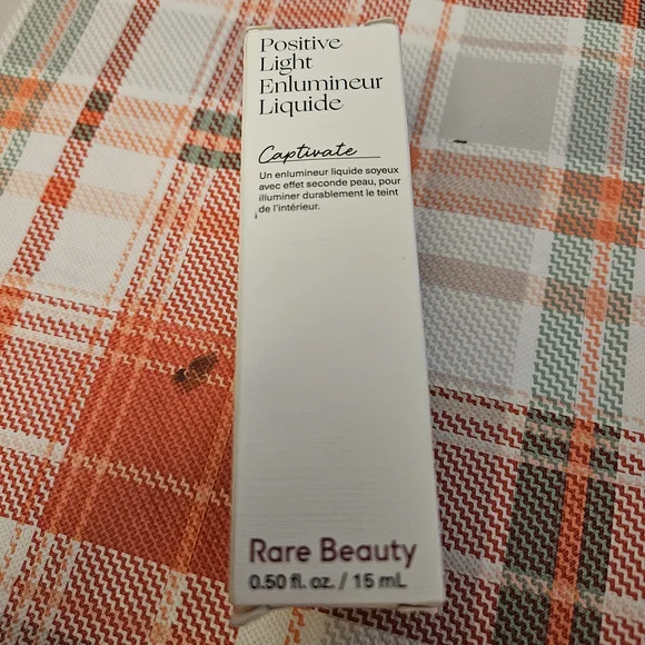 Rare Beauty Positive Light Liquid Luminizer - Captivate - Picture 4 of 5